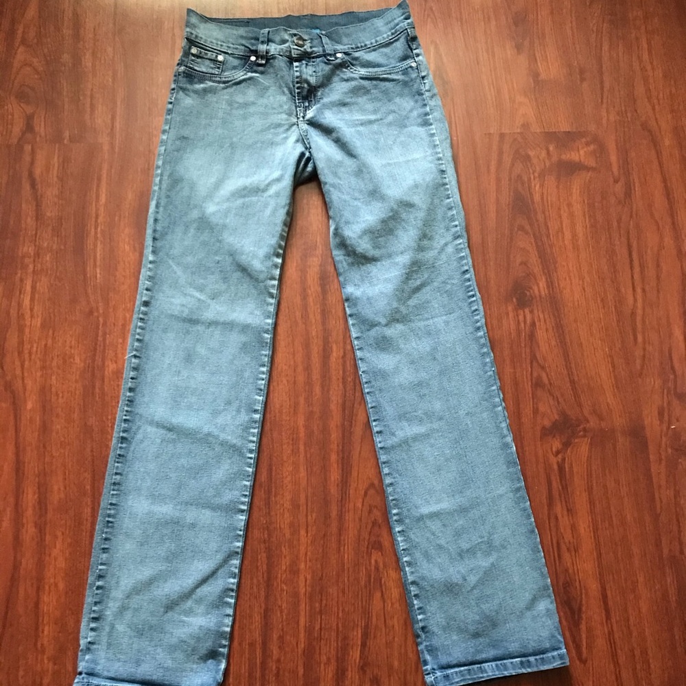 MARIPILY  ( brand name ) woman’s / juniors jeans
